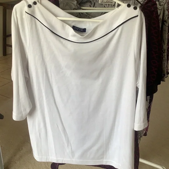 Blouse(s) - Picture 3 of 10